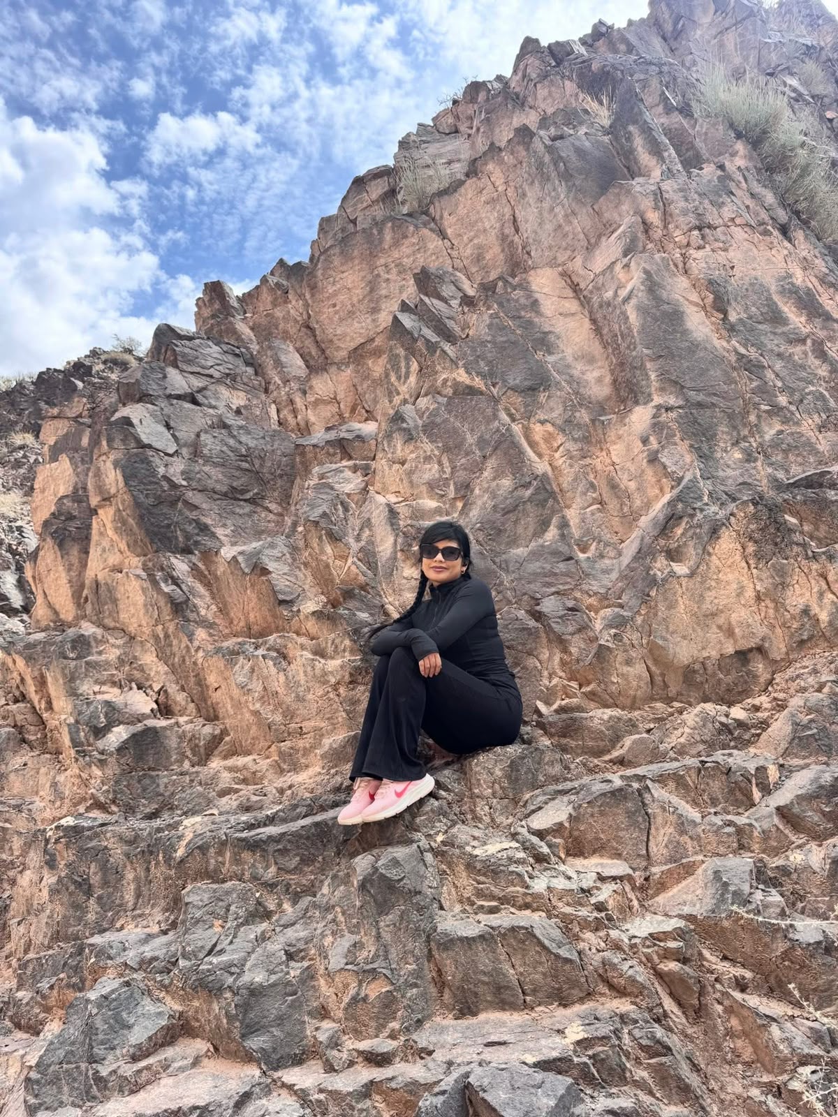 Traveler at the Charyn Canyon sign